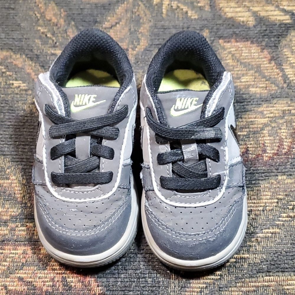 Nike Prestige Shoes~ Grey and Bright Green with Black Laces Size 5C/11 cm